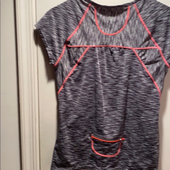 COPY - ATHLETA WOMEN Sports top - Picture 8 of 9